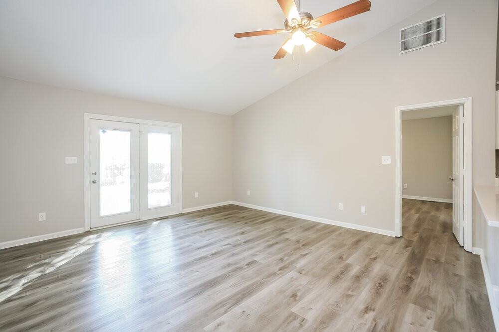 6447 Coburn Ave - Photo 5 of 16