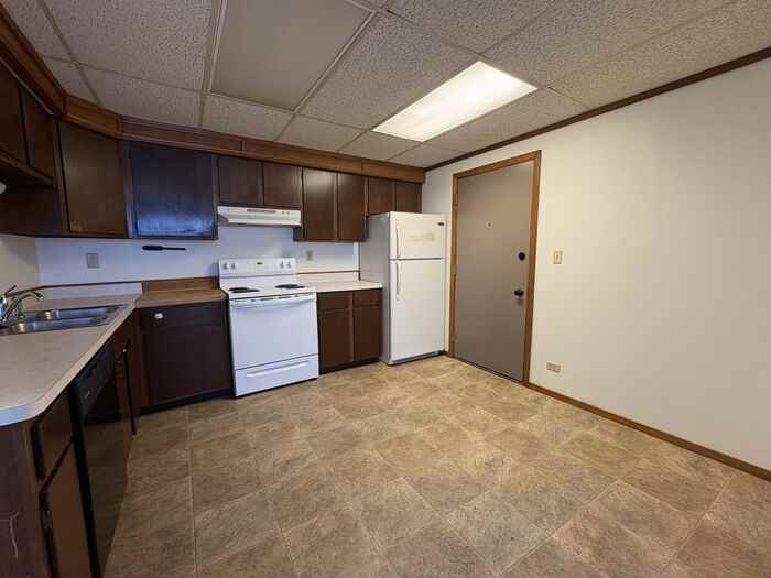 175 Sugar Creek Ln #06 - Photo 3 of 12