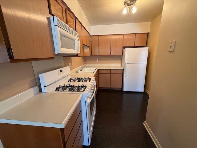 911 N Sheridan Rd #A5 - Photo 4 of 7