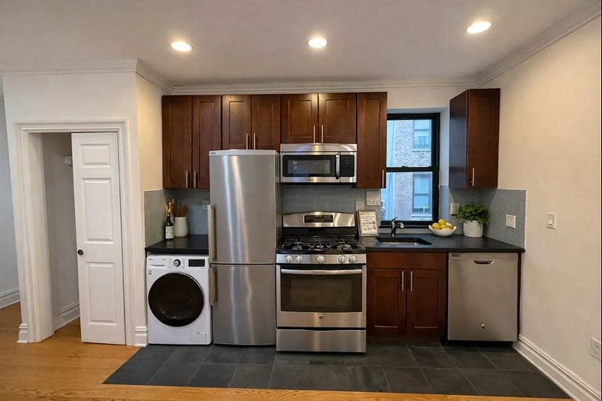 315 Lincoln Pl #3H - Photo 4 of 5