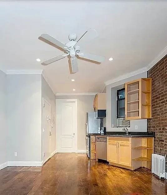 235 W 14th St #3D - Photo 4 of 7