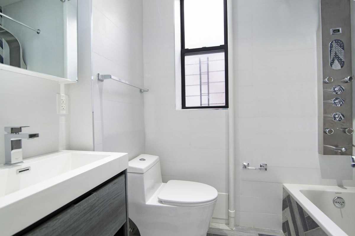 1975 Adam C Powell Blvd #5D - Photo 5 of 5