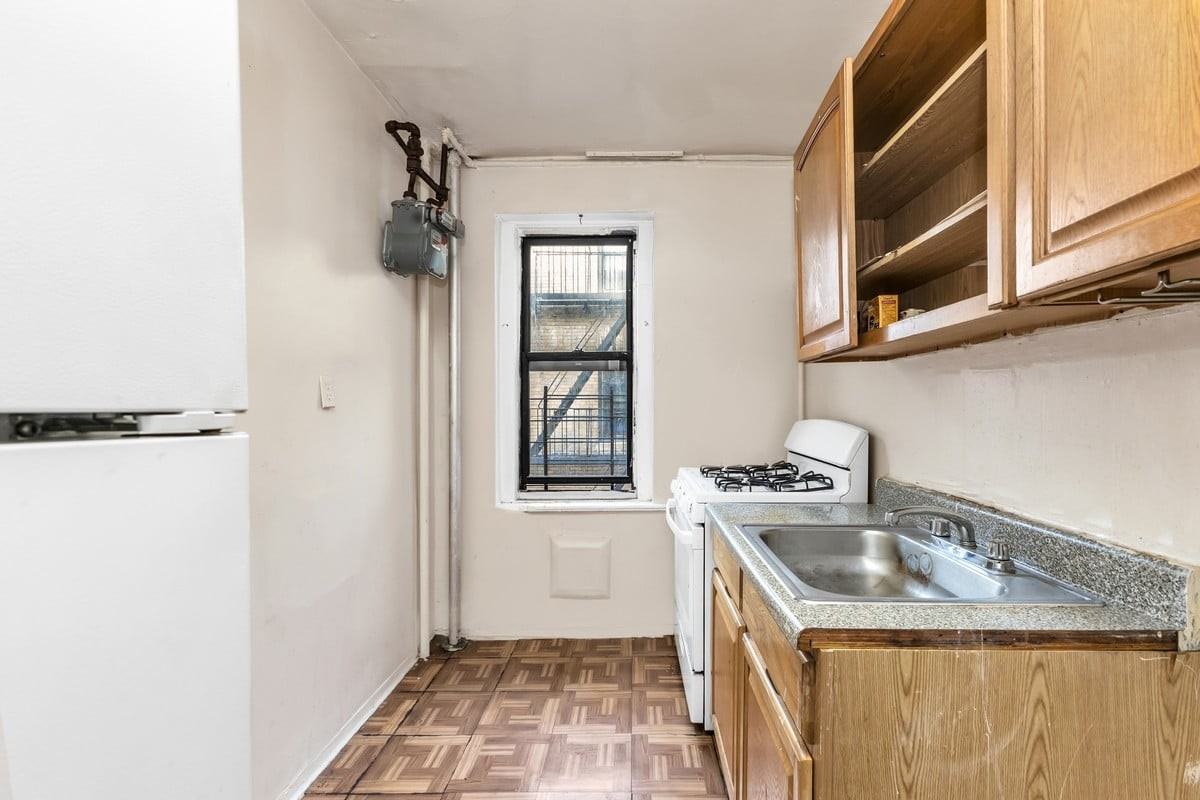 582 Saint Nicholas Ave #404 - Photo 3 of 5