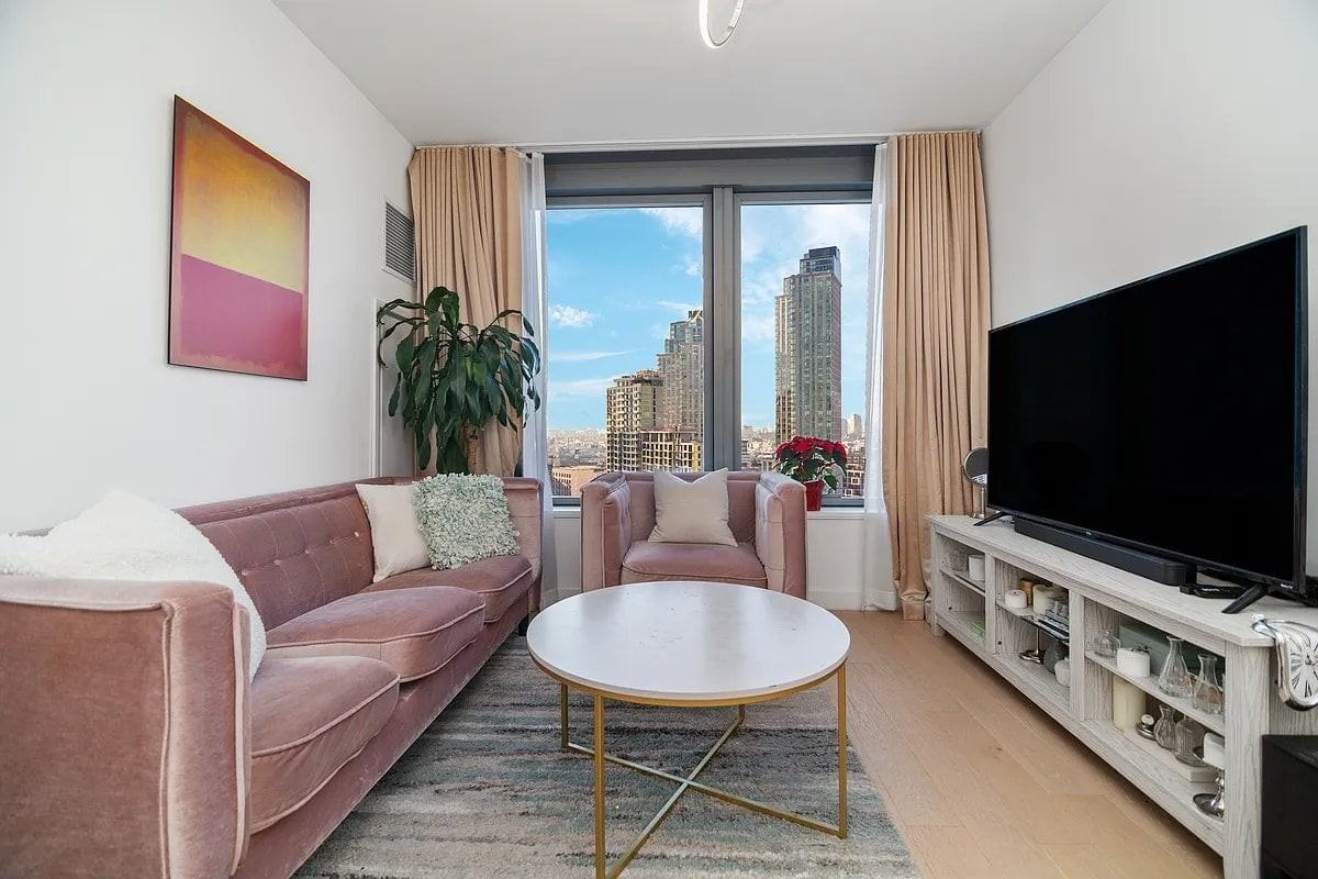 3 Court Sq #1909 - Photo 2 of 6