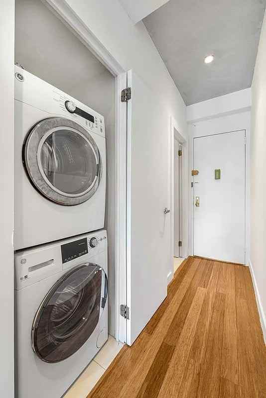 135 Christopher St #2C - Photo 4 of 5