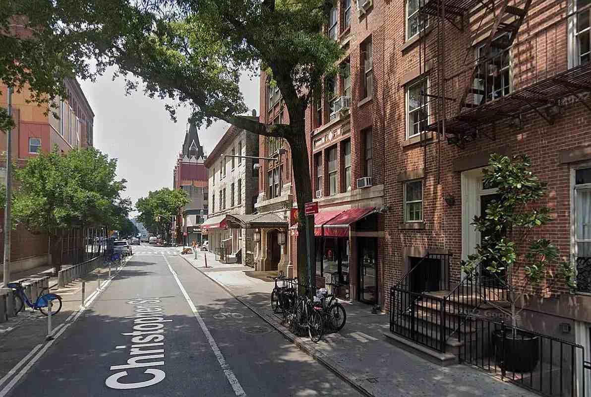 135 Christopher St #2C - Photo 5 of 5