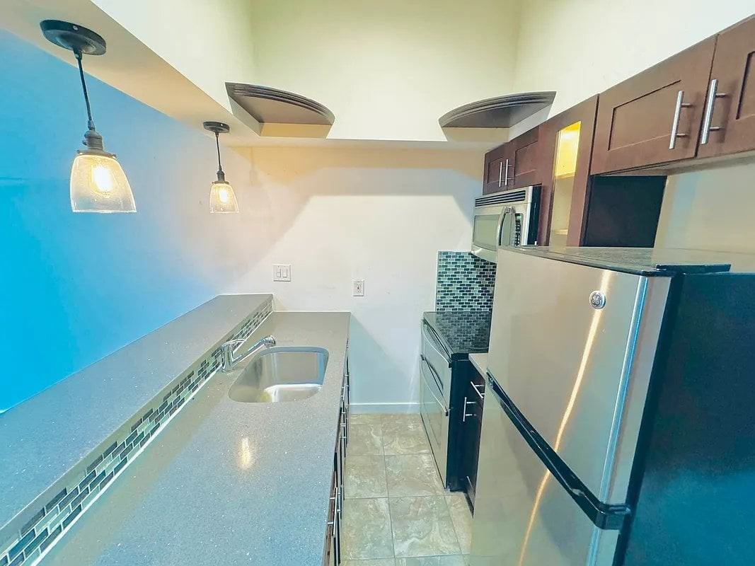 32 Garnet St #4B - Photo 3 of 6