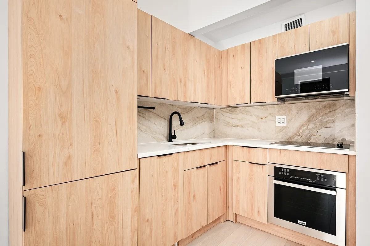 81 Saint Marks Pl #1E - Photo 3 of 5