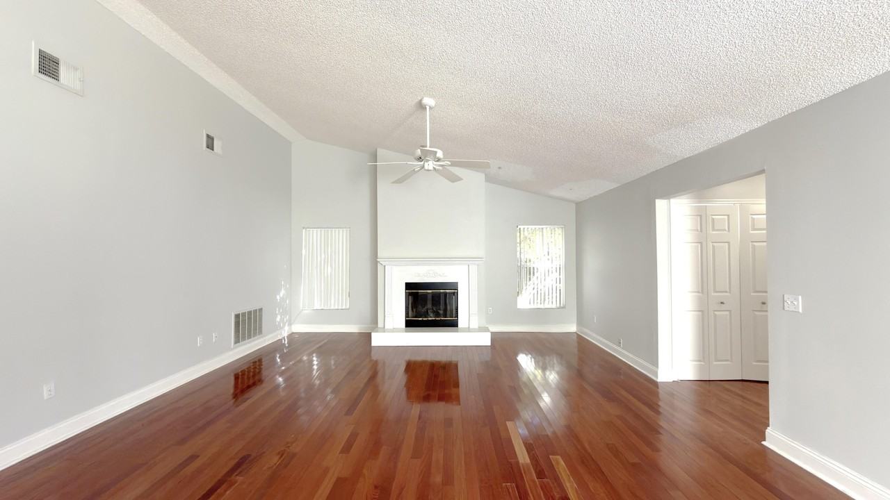 3418 Sterling Lake Cir #1 - Photo 4 of 17