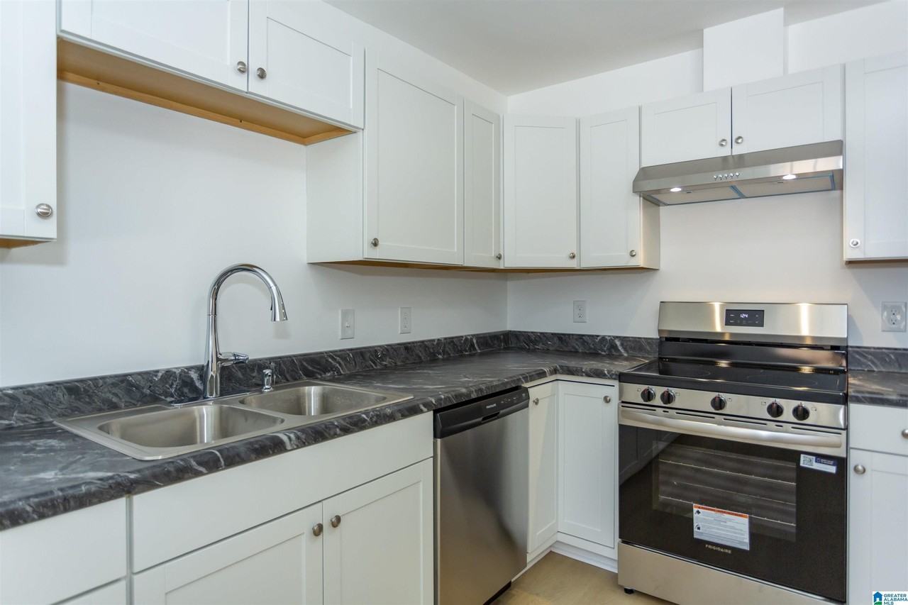 3209 Daphne Ln - Photo 2 of 29