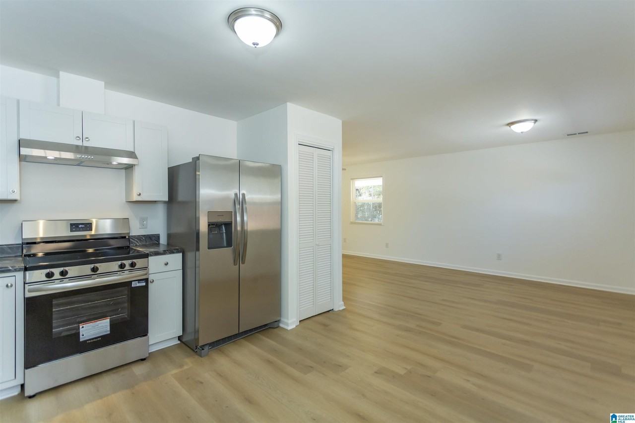 3209 Daphne Ln - Photo 3 of 29