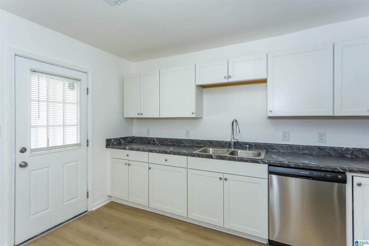 3209 Daphne Ln - Photo 4 of 29