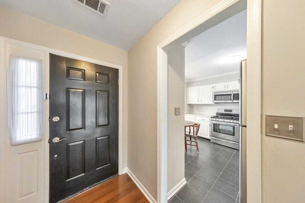 2045 Fairways Ct Nw - Photo 4 of 28