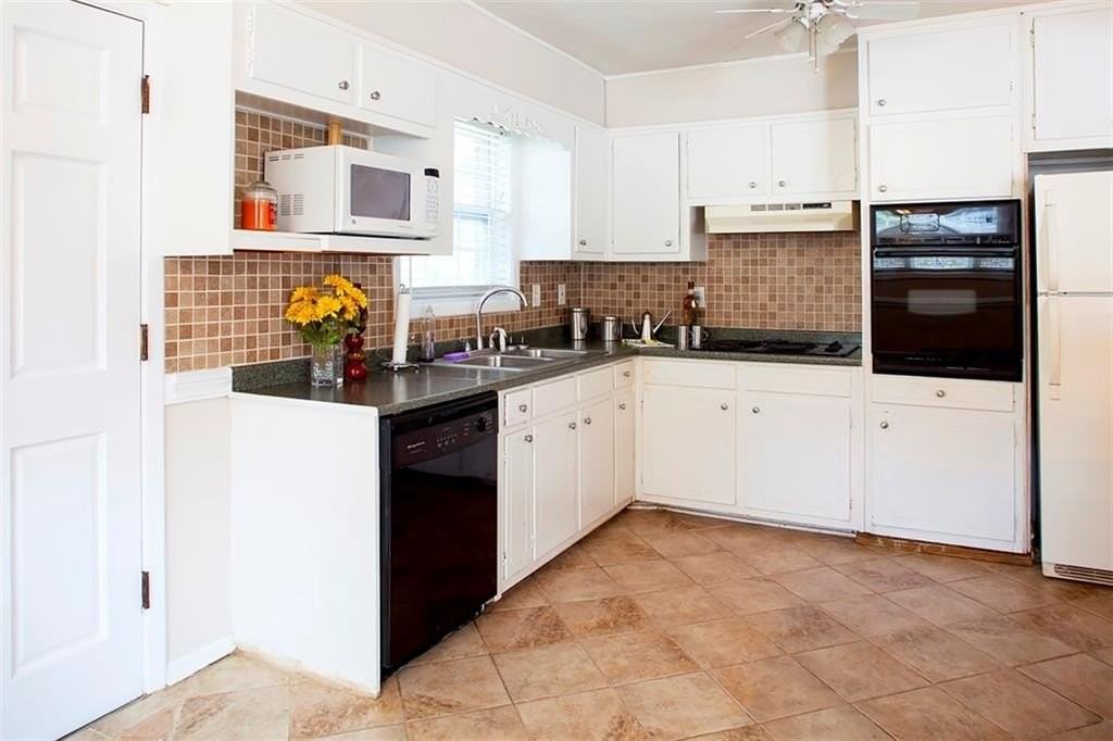 1620 Flat Shoals Rd Se - Photo 3 of 23