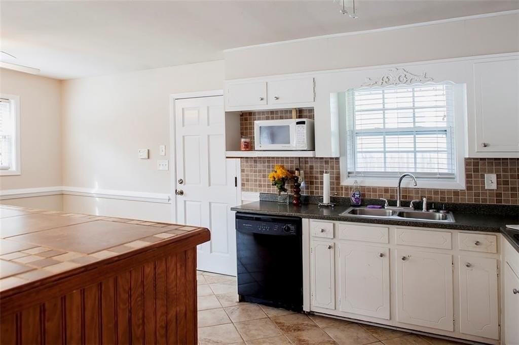 1620 Flat Shoals Rd Se - Photo 6 of 23