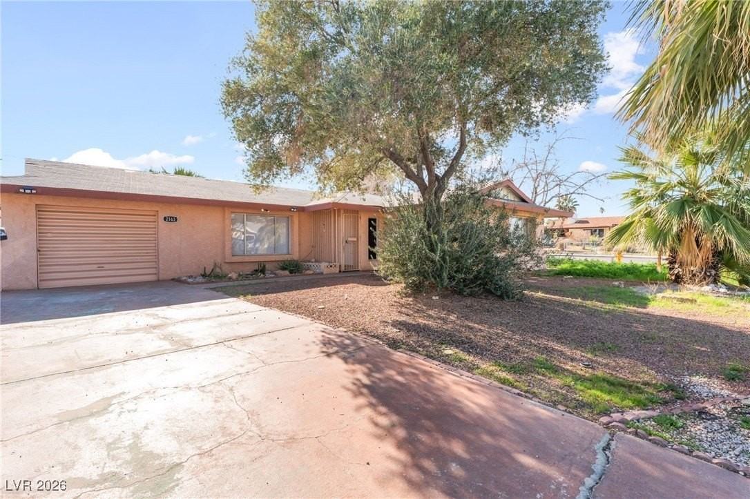 2163 Golden Arrow Dr - Photo 2 of 38