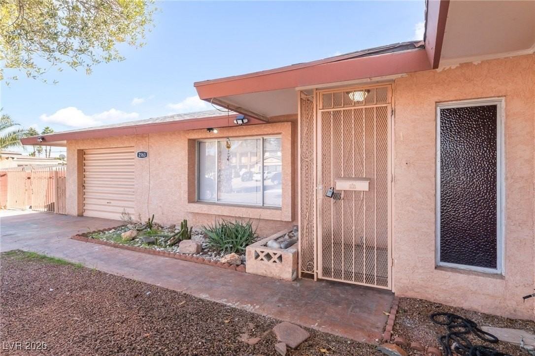 2163 Golden Arrow Dr - Photo 3 of 38