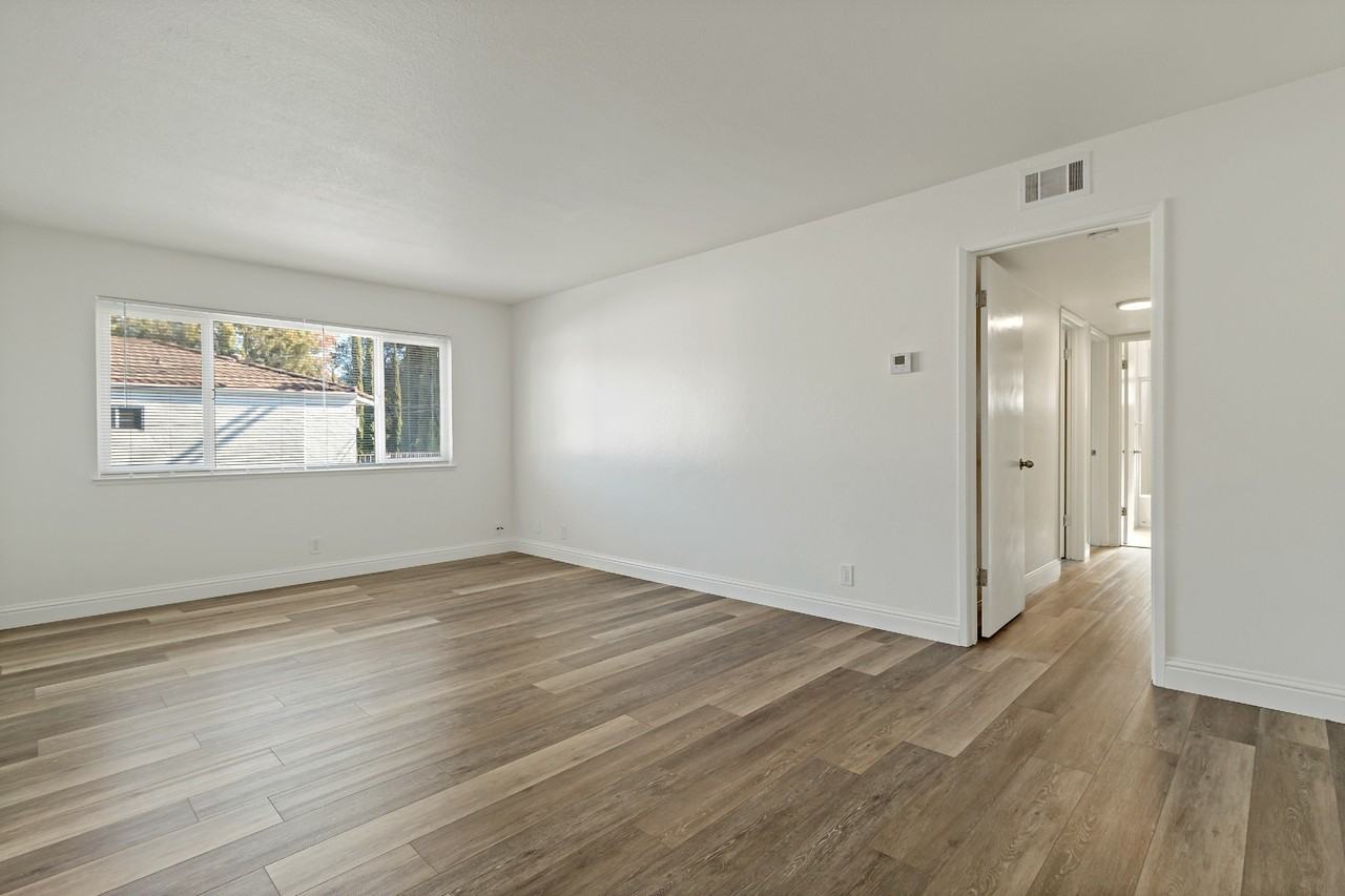 476 Greendale Way #4 - Photo 4 of 36