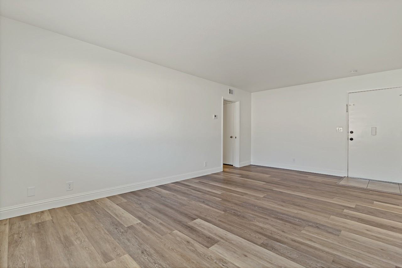 476 Greendale Way #4 - Photo 6 of 36