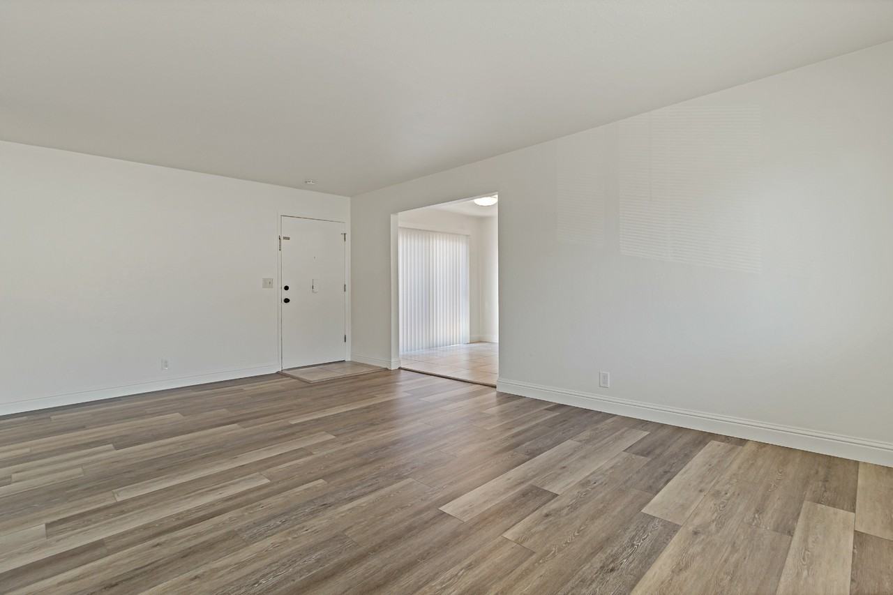 476 Greendale Way #4 - Photo 7 of 36