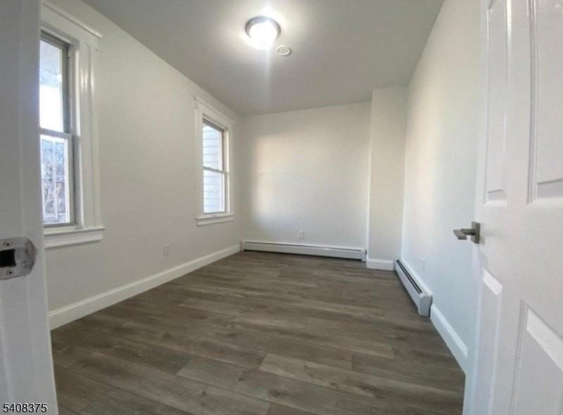 223 John St - Photo 3 of 6