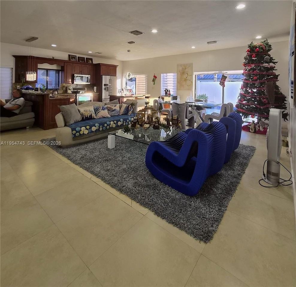 8122 Nw 187th Ter #0 - Photo 6 of 32