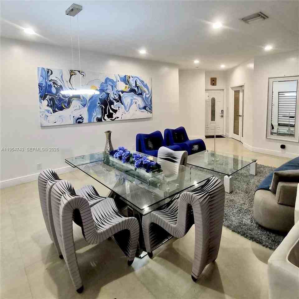 8122 Nw 187th Ter #0 - Photo 7 of 32