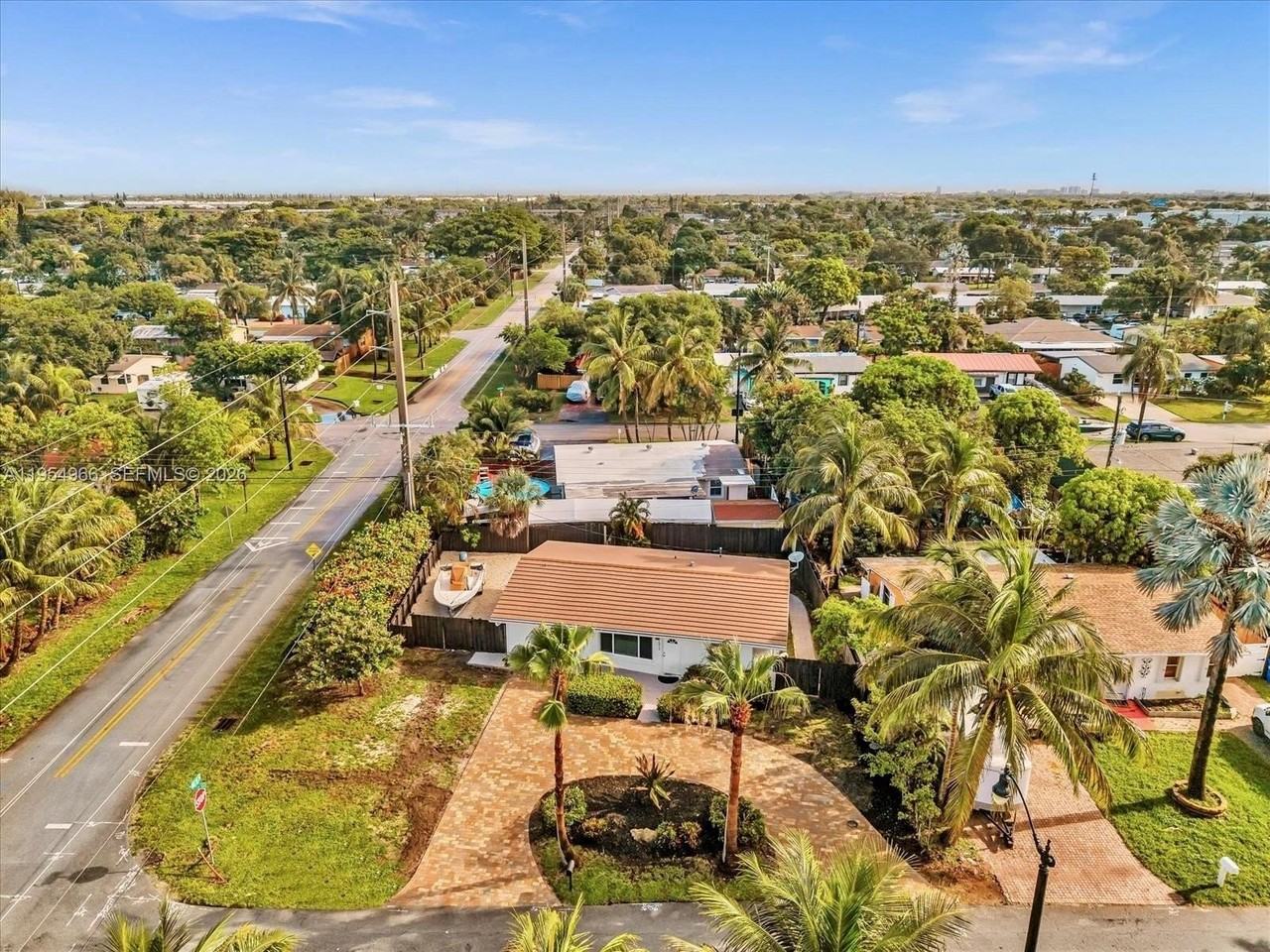 1513 Ne 30th Ct #2 - Photo 5 of 33