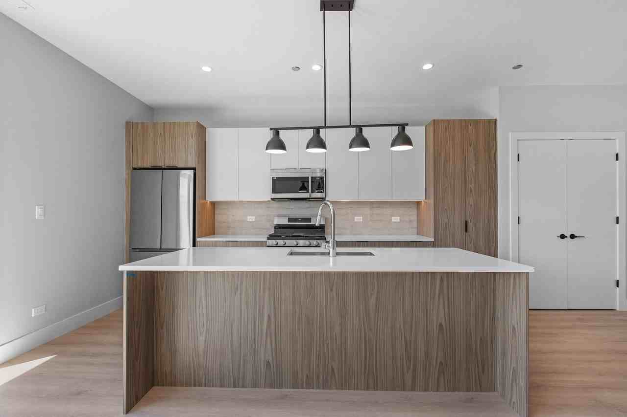 3953 W Dakin St Apt 405 #405 - Photo 4 of 21