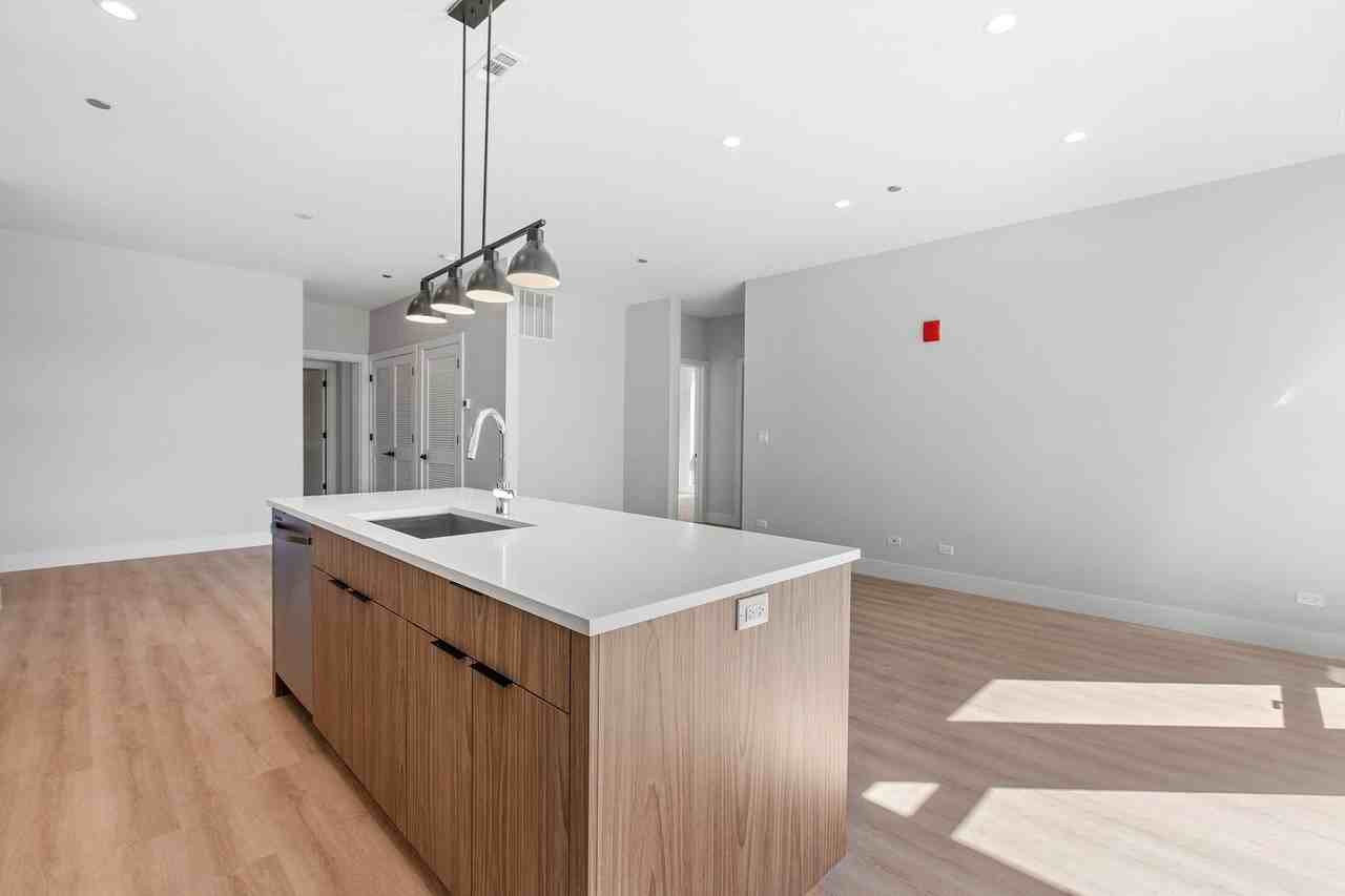 3953 W Dakin St Apt 405 #405 - Photo 7 of 21