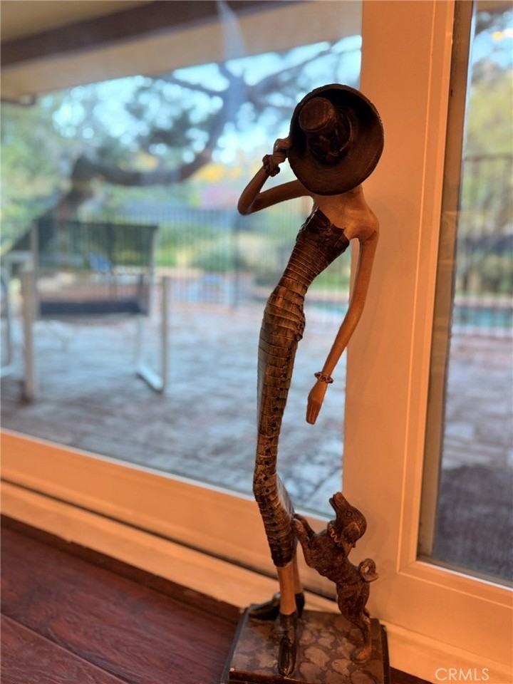 2500 Benedict Canyon Dr - Photo 6 of 36