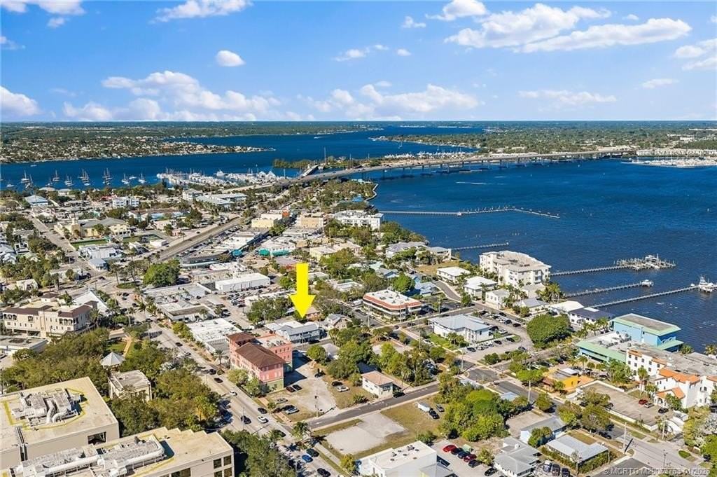 310 Se Denver Ave #2 - Photo 3 of 50