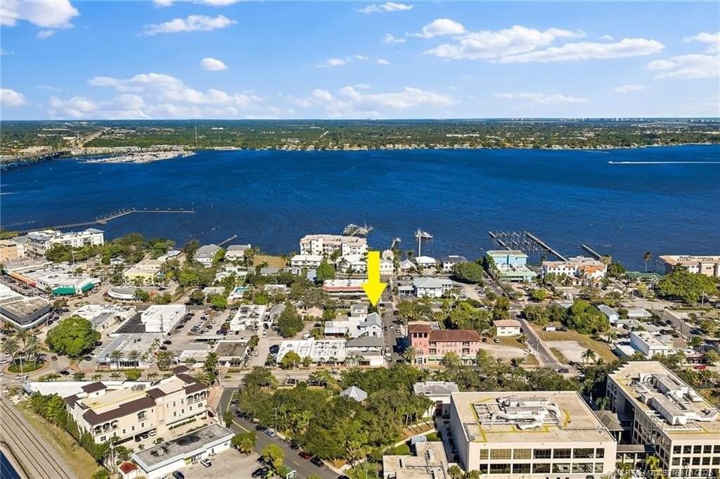 310 Se Denver Ave #2 - Photo 4 of 50