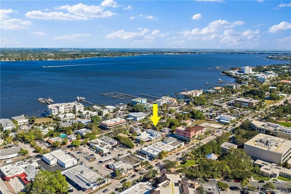 310 Se Denver Ave #2 - Photo 5 of 50