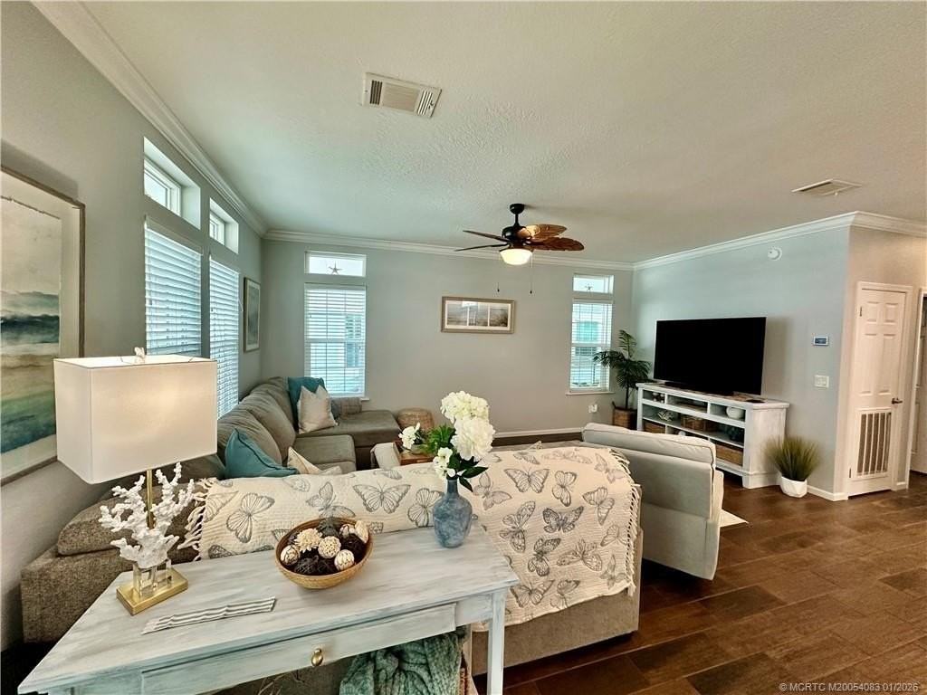 91 Ne Ocean Breeze Dr - Photo 4 of 37