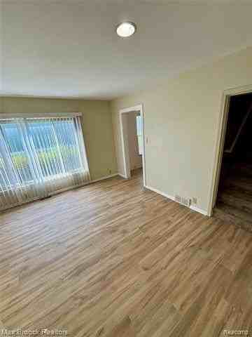 368 S Wing St - Photo 4 of 19