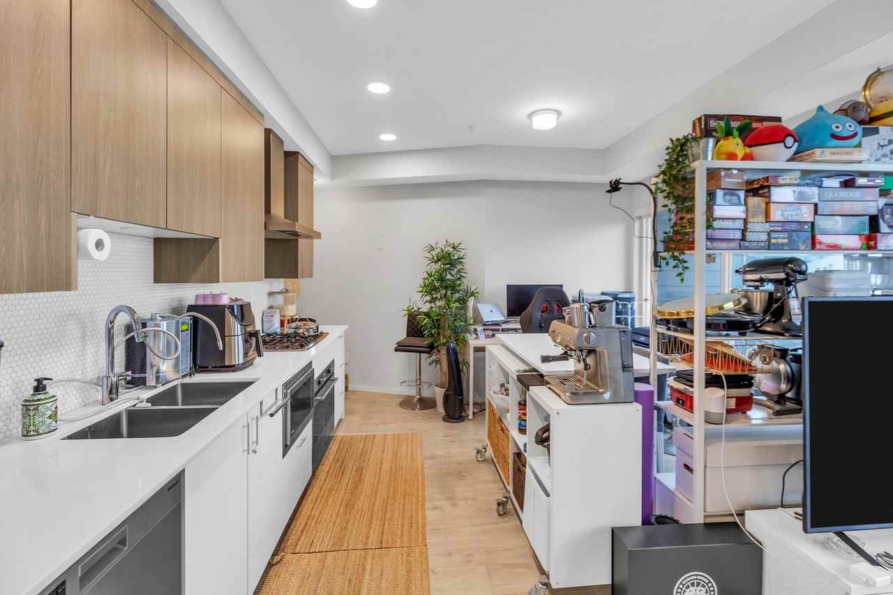 6283 Kingsway - Photo 3 of 26