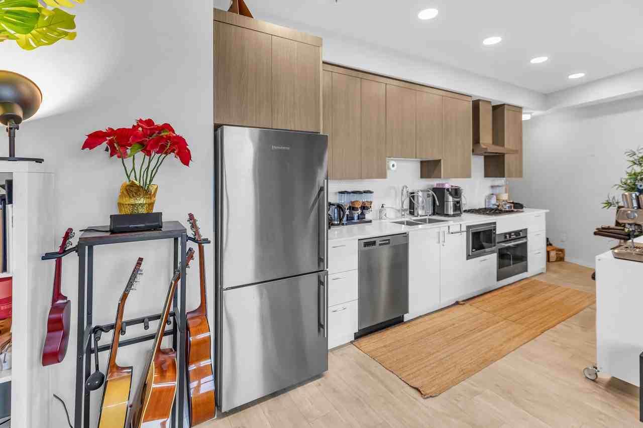 6283 Kingsway - Photo 4 of 26