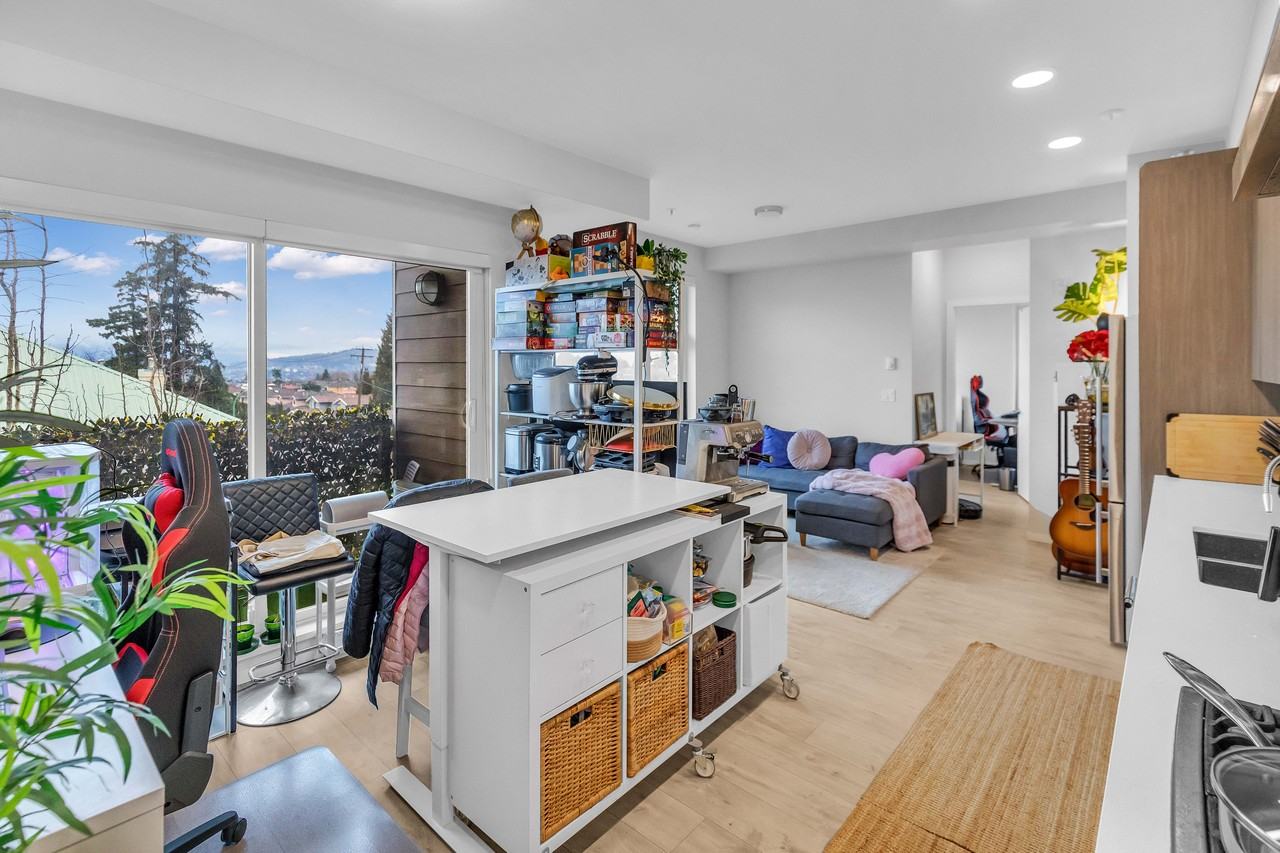 6283 Kingsway - Photo 7 of 26