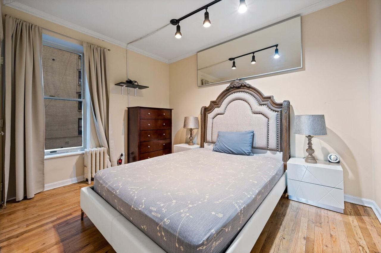 221 E 50th St #1323997P - Photo 2 of 15