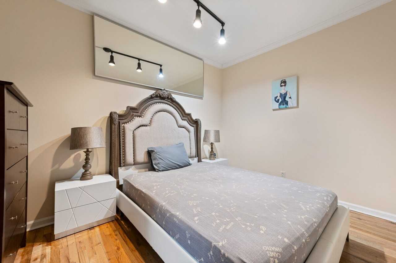 221 E 50th St #1323997P - Photo 5 of 15