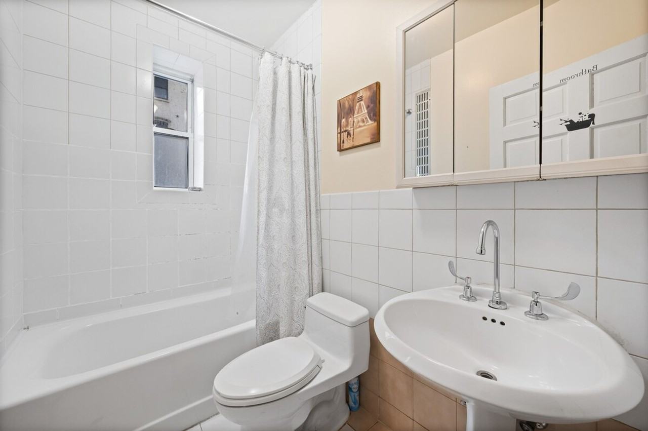 221 E 50th St #1323997P - Photo 6 of 15