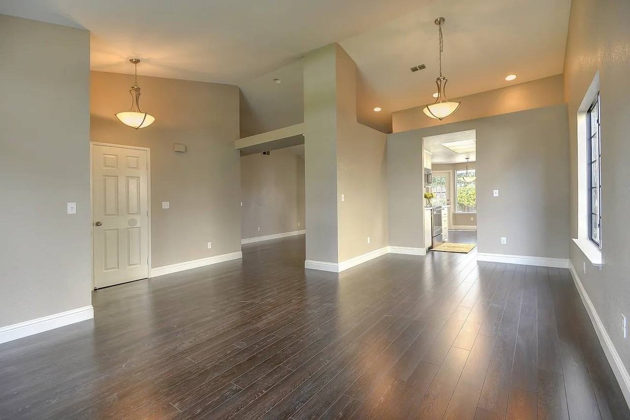 8327 Summer Falls Cir - Photo 4 of 9