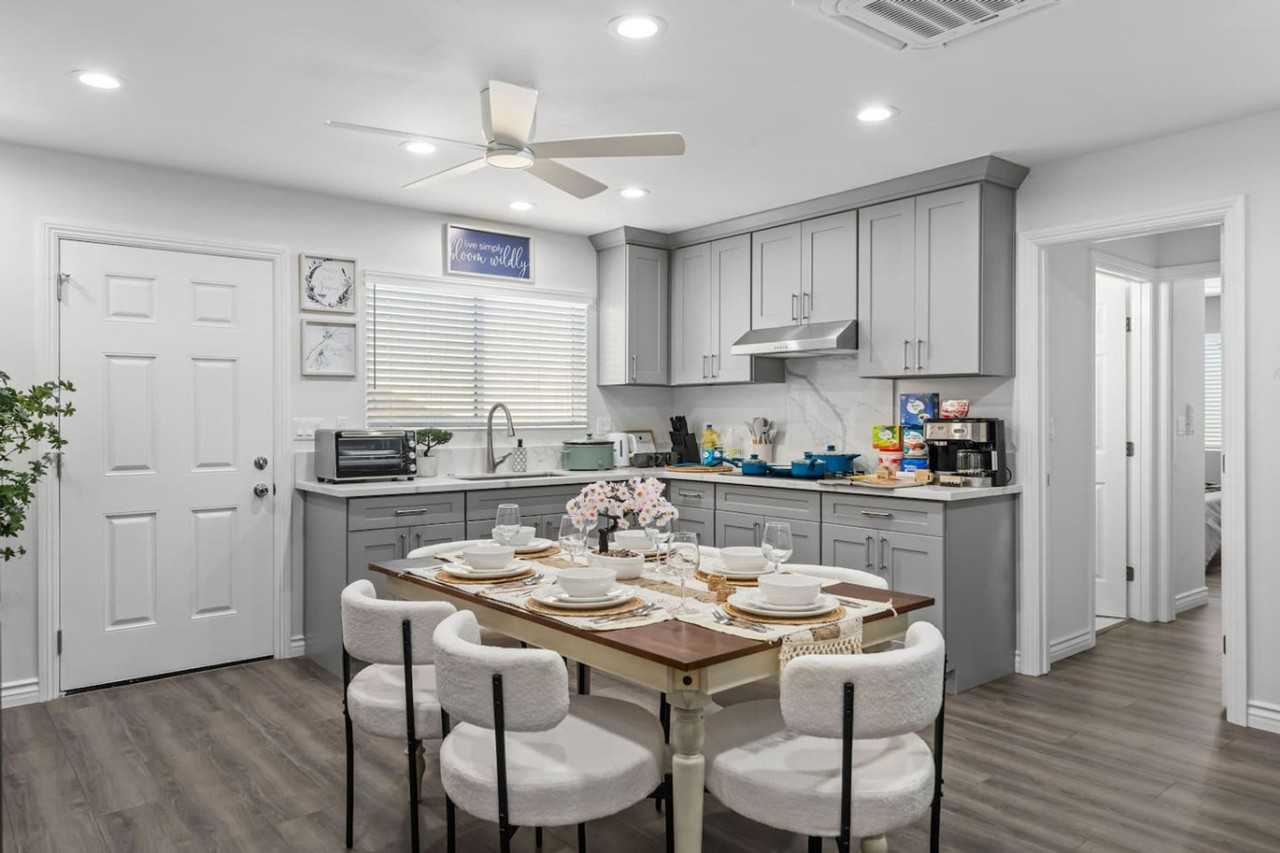 10983 Parkdale Avenue - Photo 3 of 42