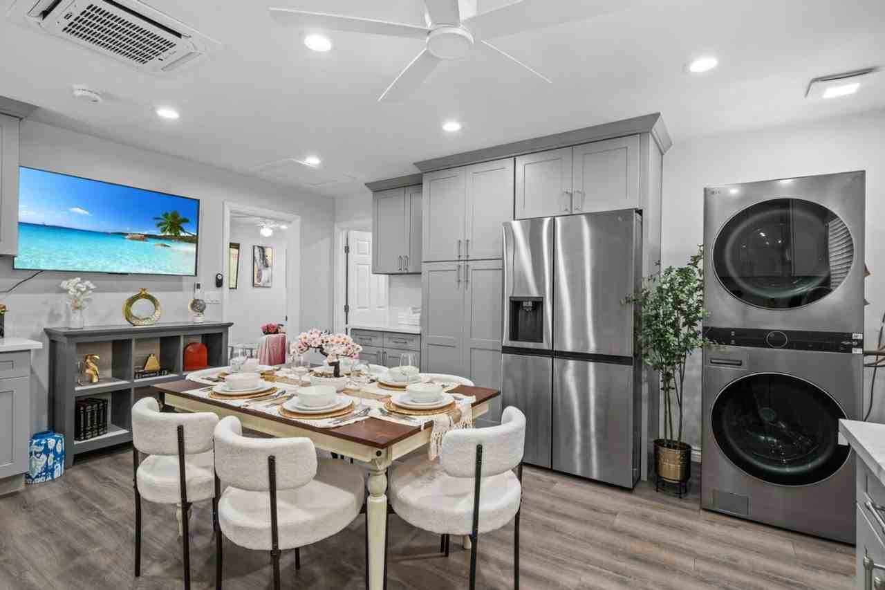 10983 Parkdale Avenue - Photo 4 of 42