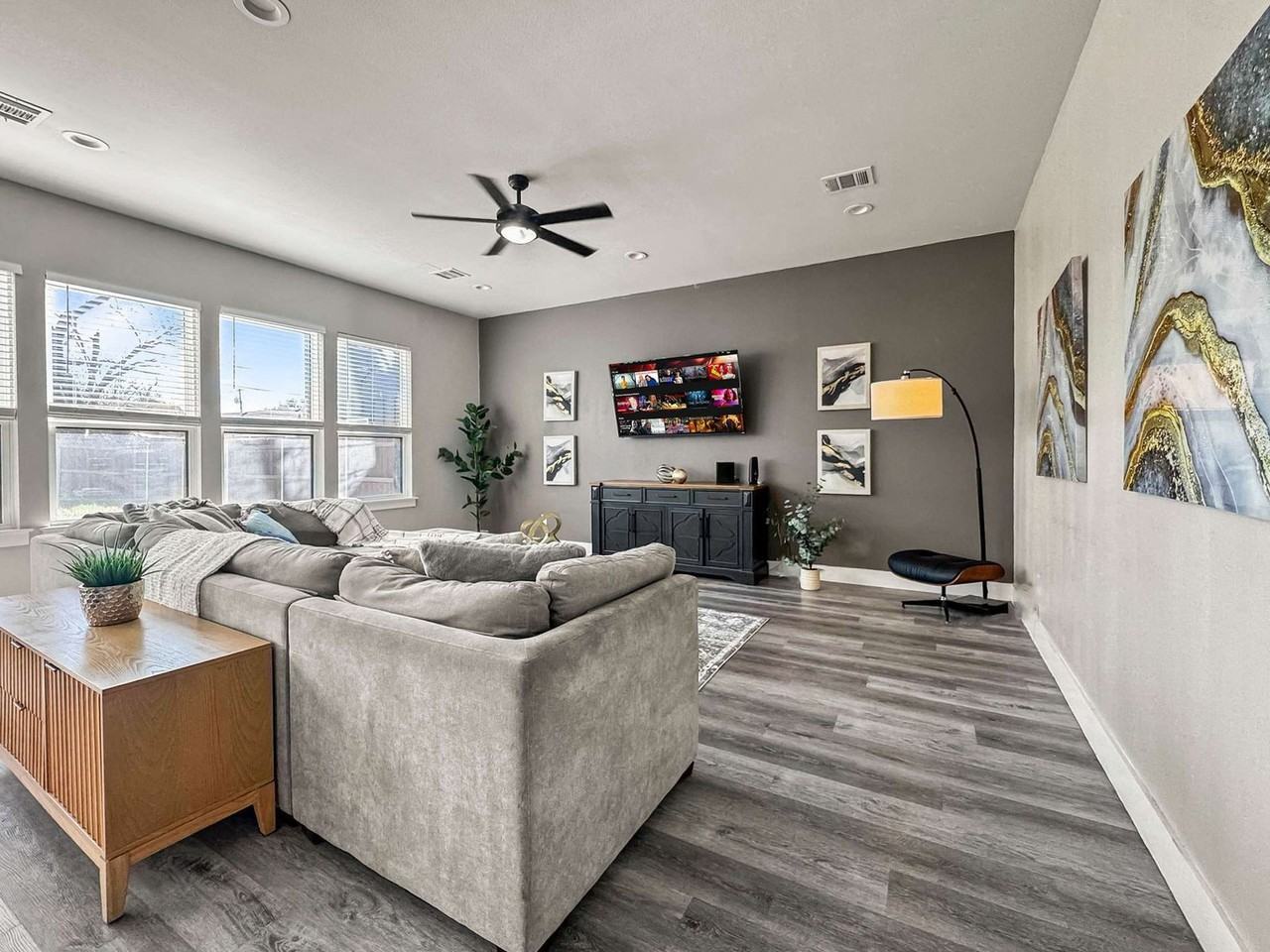 2408 Pennsylvania Ave #1285548P - Photo 3 of 40