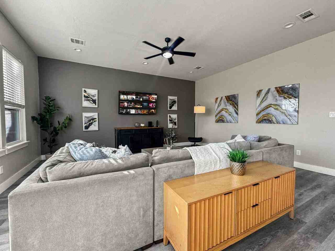 2408 Pennsylvania Ave #1285548P - Photo 4 of 40