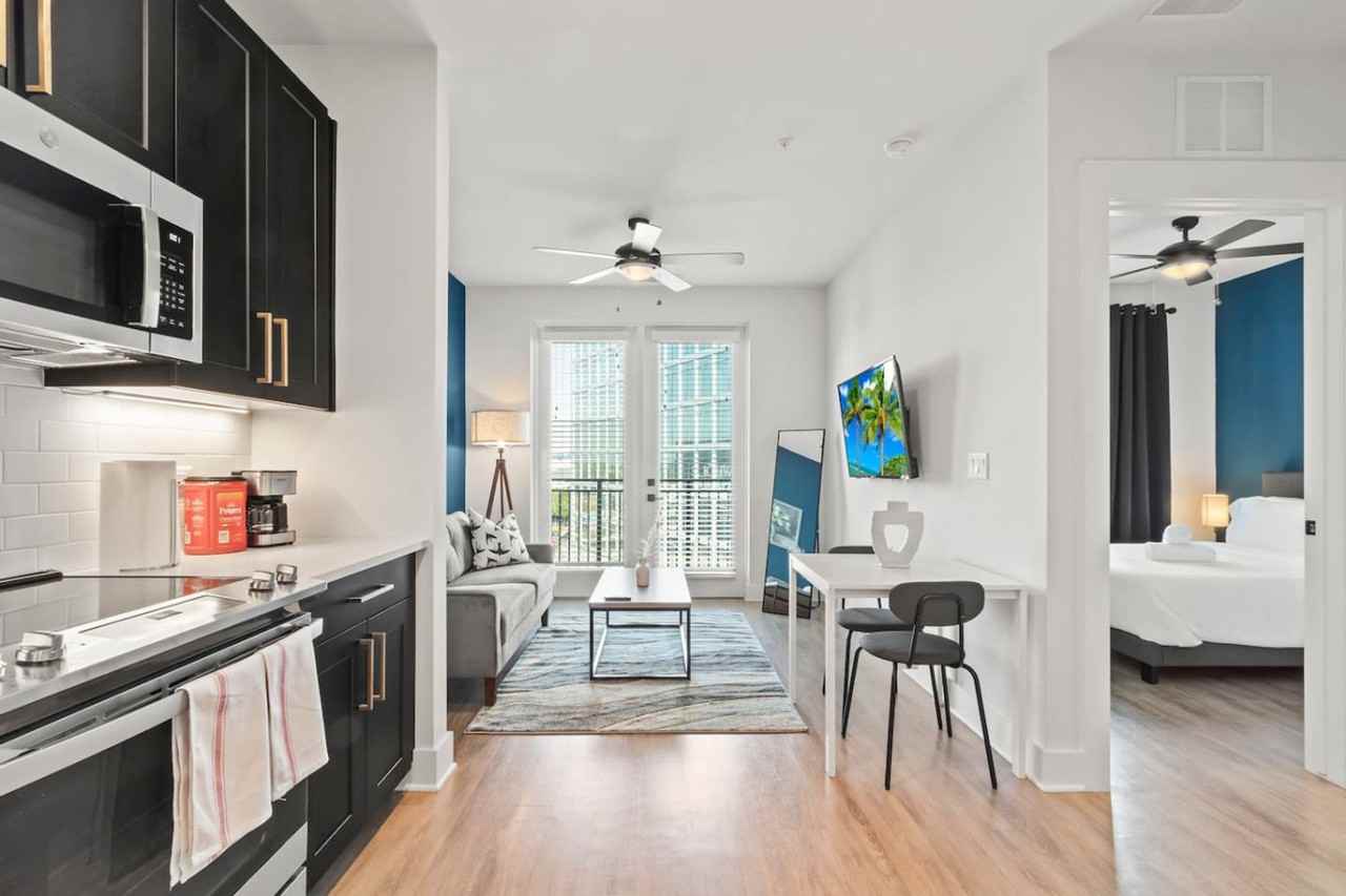 2317 W Grace St #1312496P - Photo 2 of 23