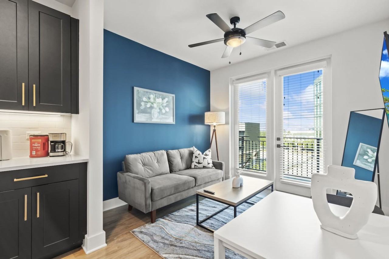 2317 W Grace St #1312496P - Photo 3 of 23