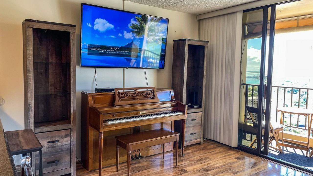 411 Hobron Ln #1327718P - Photo 3 of 22